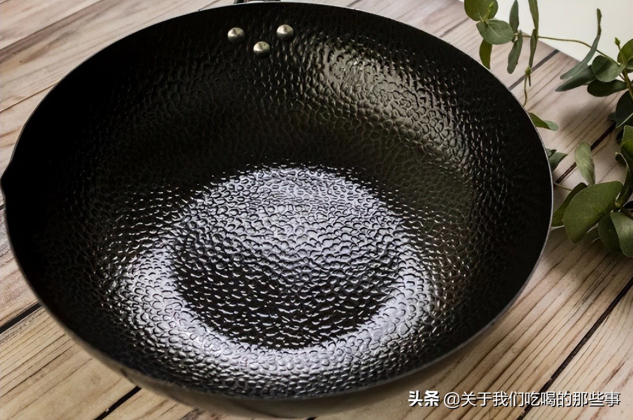 买铁锅时怎么分辨锅有没有涂层,生铁熟铁不粘锅怎么开锅