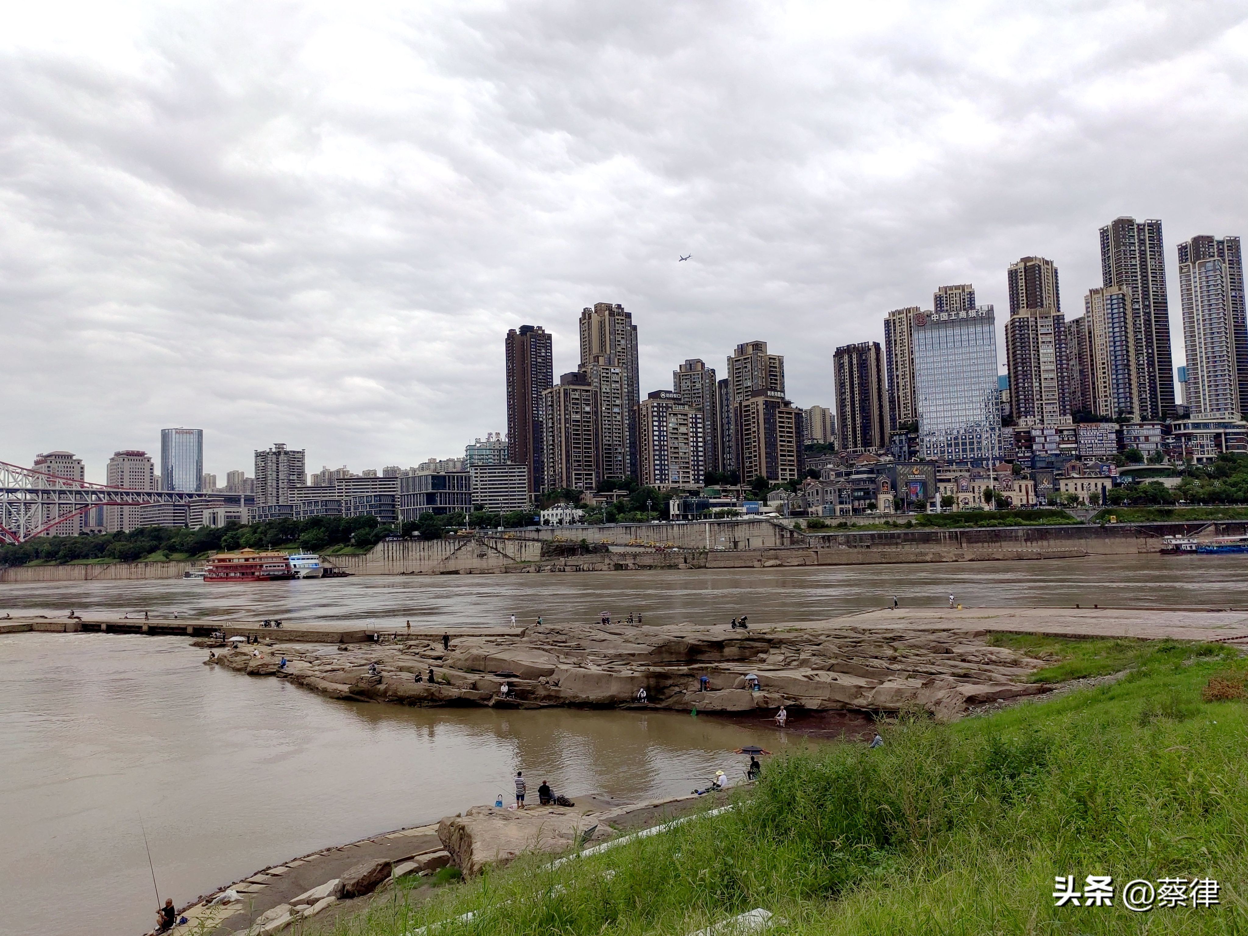 热沙无雨看江天！实测朝天门两江交汇高温枯水期的最低水位