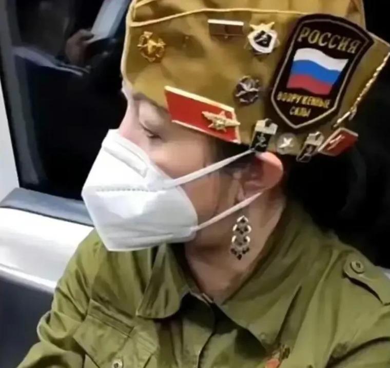 广州地铁打人大妈事件后续,重庆地铁上打人大妈真实身份被曝