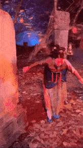 走路走累了躺下歇一歇,走路走累了坐地上