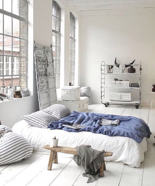 为了“省钱”不买床直接睡床垫？奉劝大家：别为了省钱忽视健康