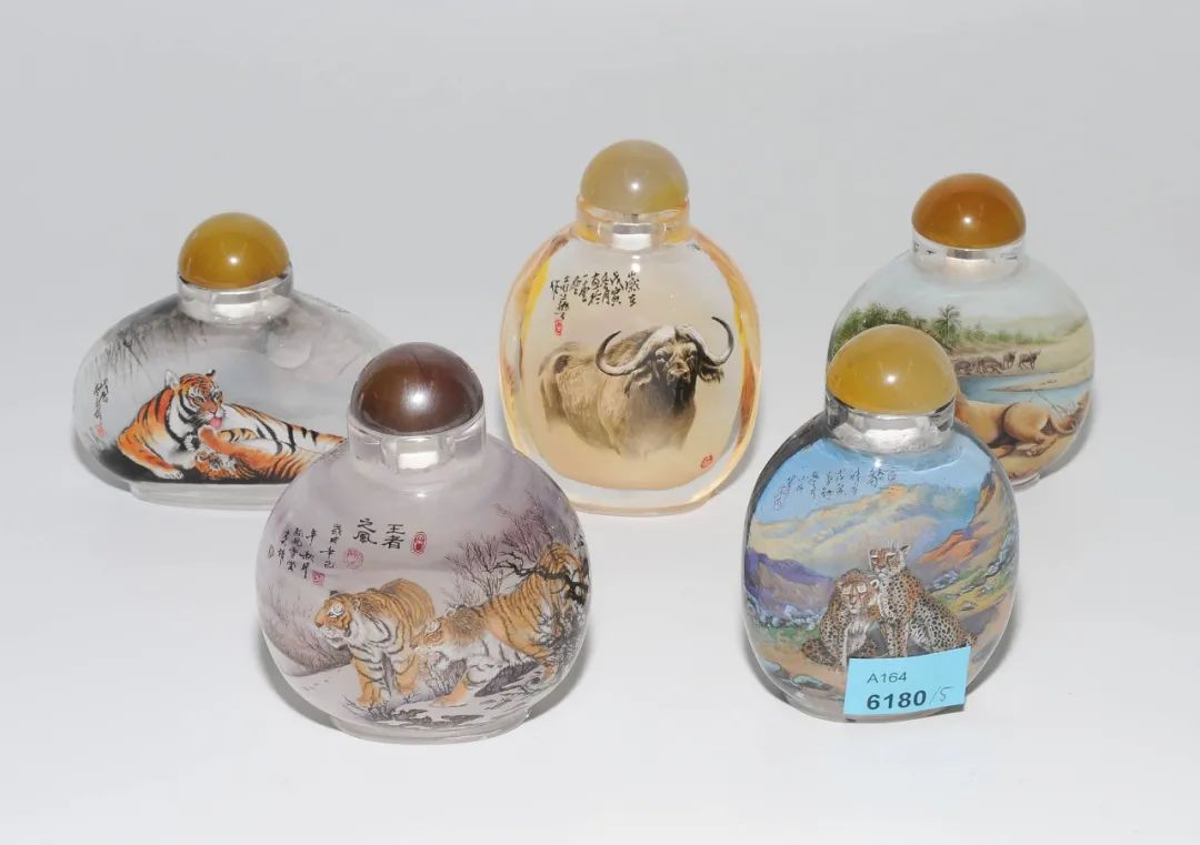 “只手可握”的小小鼻烟壶，凭什么撑起“百万级”市场？