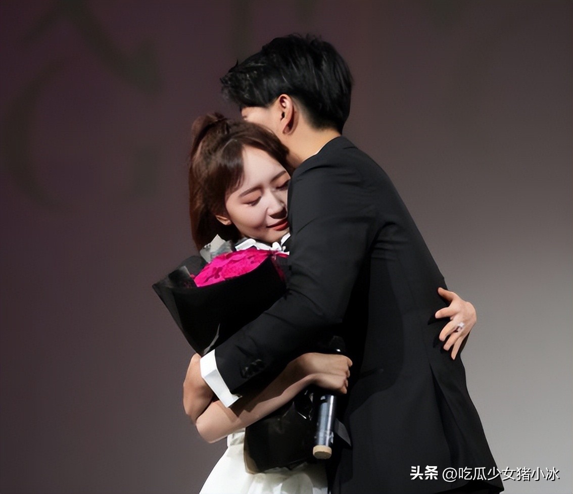 秦牛正威宣布和男友订婚,秦牛正威发文谈恋情