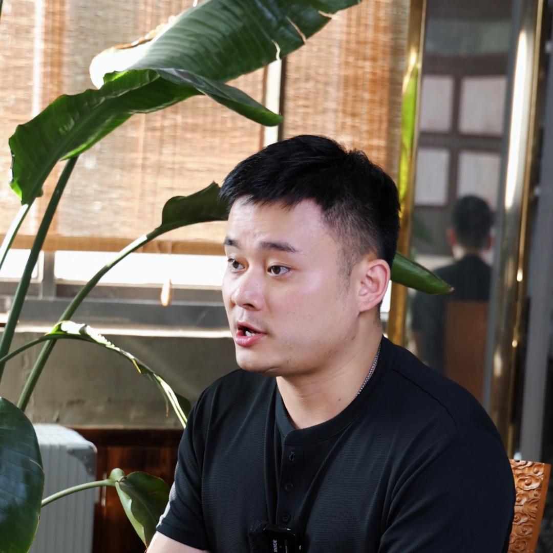 我看过一千款衣服研究过一百个品牌开发过无数款服装...