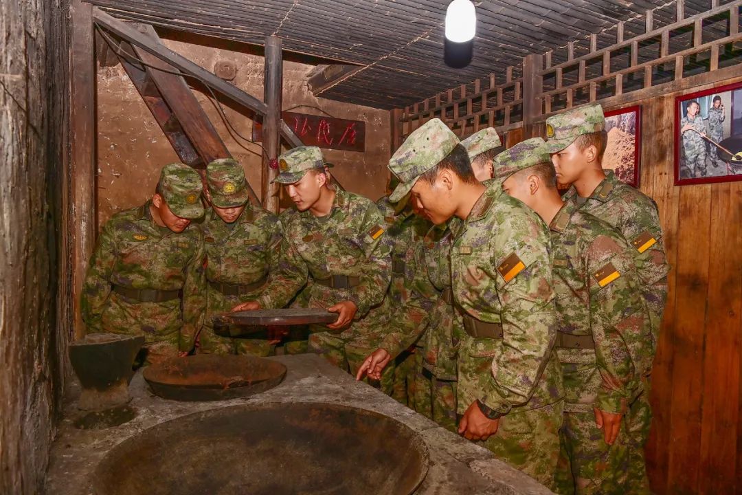 刚到部队时的新兵训练,刚到新兵连入营第一天