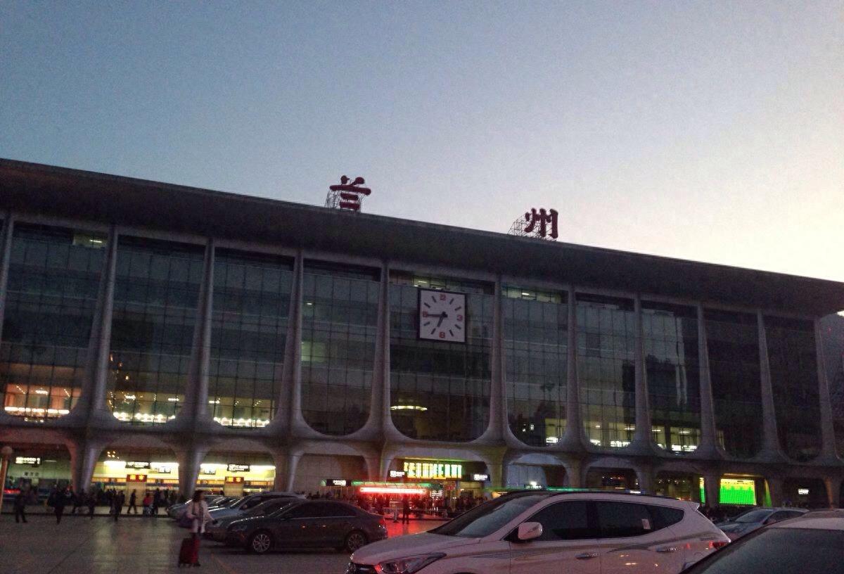 兰州火车站被投诉存在“错别字”,70年竟无人修改,原来大有深意