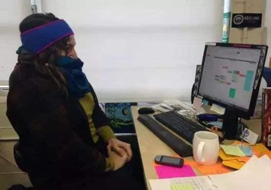 办公室空调吹肩膀疼,工位对门口吹风怎么办