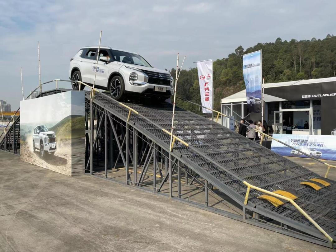 试驾全新三菱欧蓝德,新一代三菱欧蓝德试驾视频