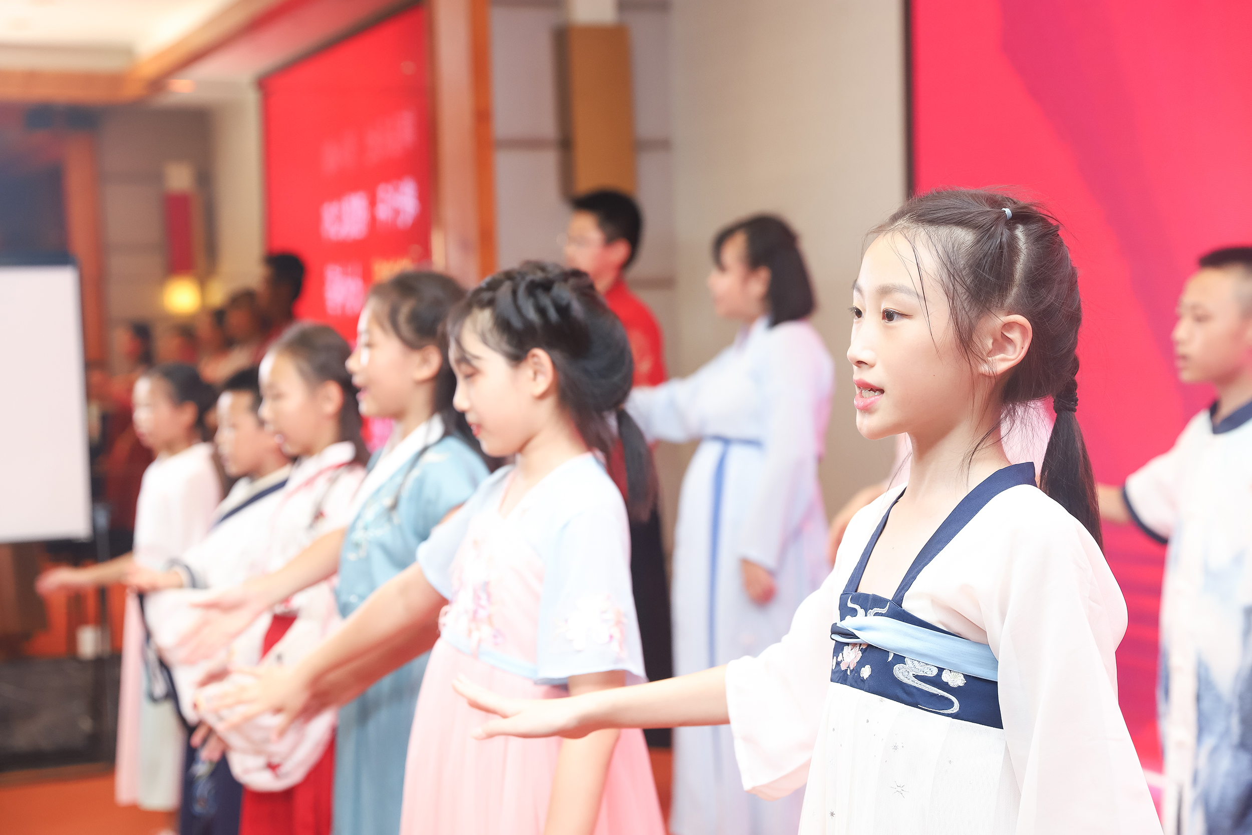 孩子太爱讲话怎么办,如何改正孩子爱讲话