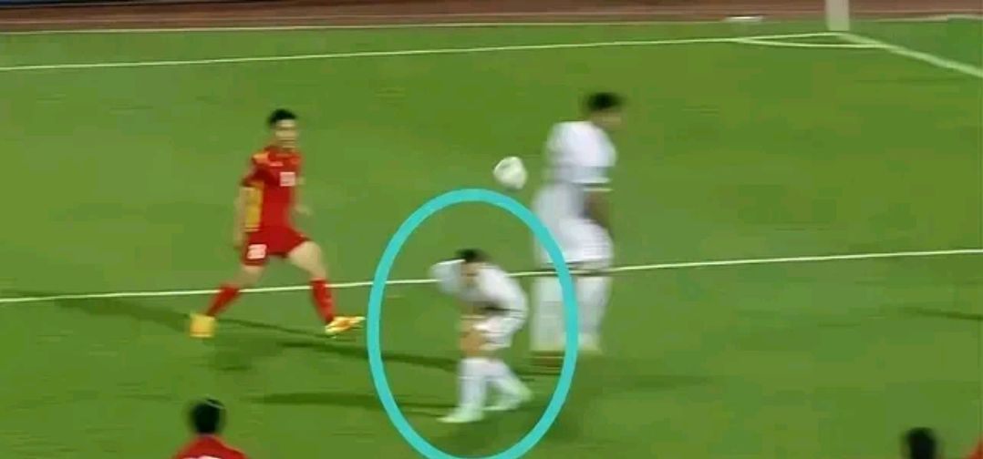 新闻报道中国足球输越南引争议,官媒谈国足输越南