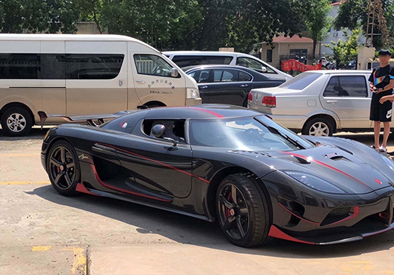 违规的车经过拍卖就合法了吗,私自开走他人车辆交警管吗