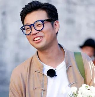 四大丑男演员娶到四大美女,又矮又丑男演员且娶了漂亮的老婆