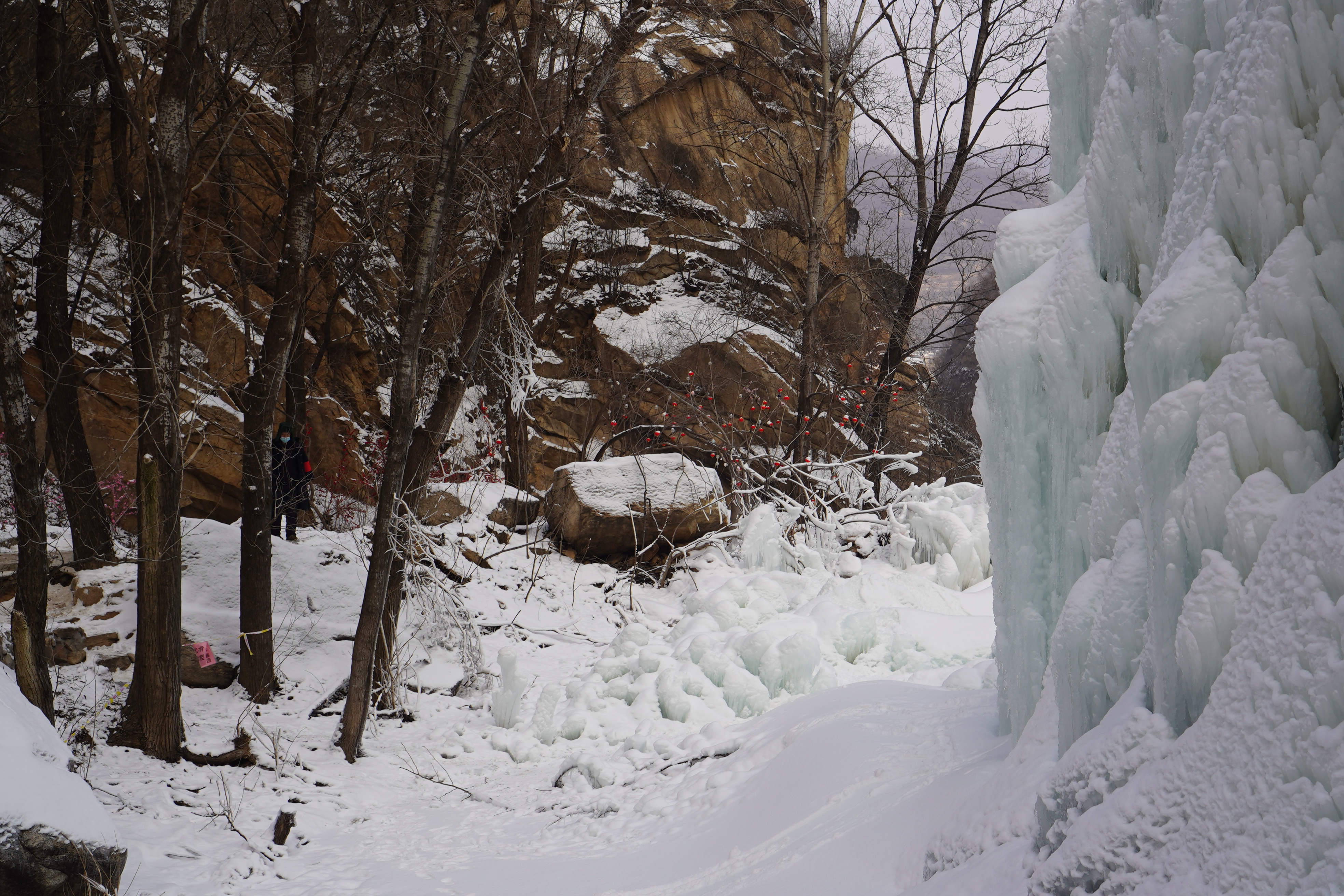 黑龙潭的景区特色,黑龙潭水下神秘洞穴