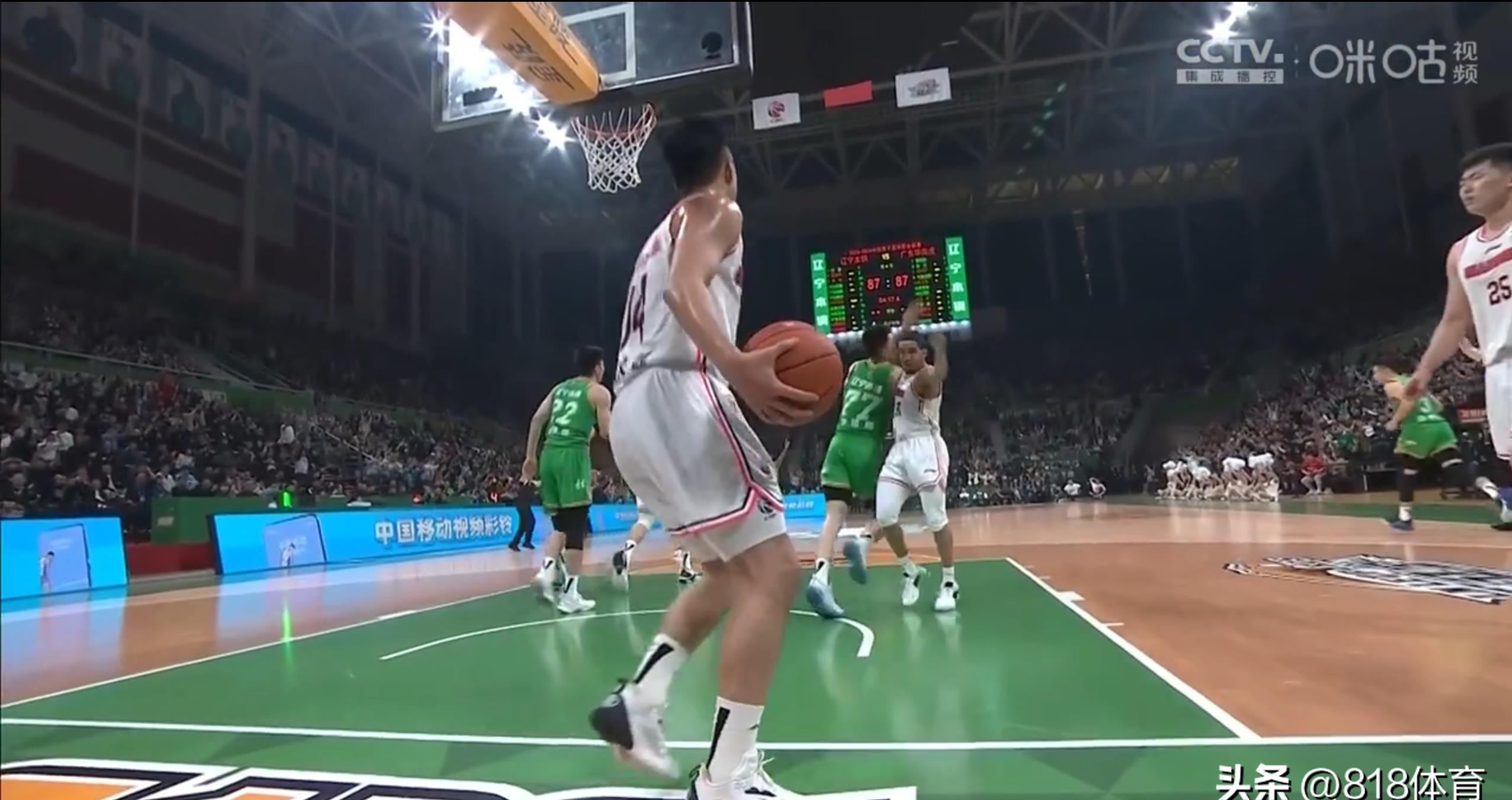 张镇麟暴扣惊呆解说,张镇麟沉肩撞沃特斯视频