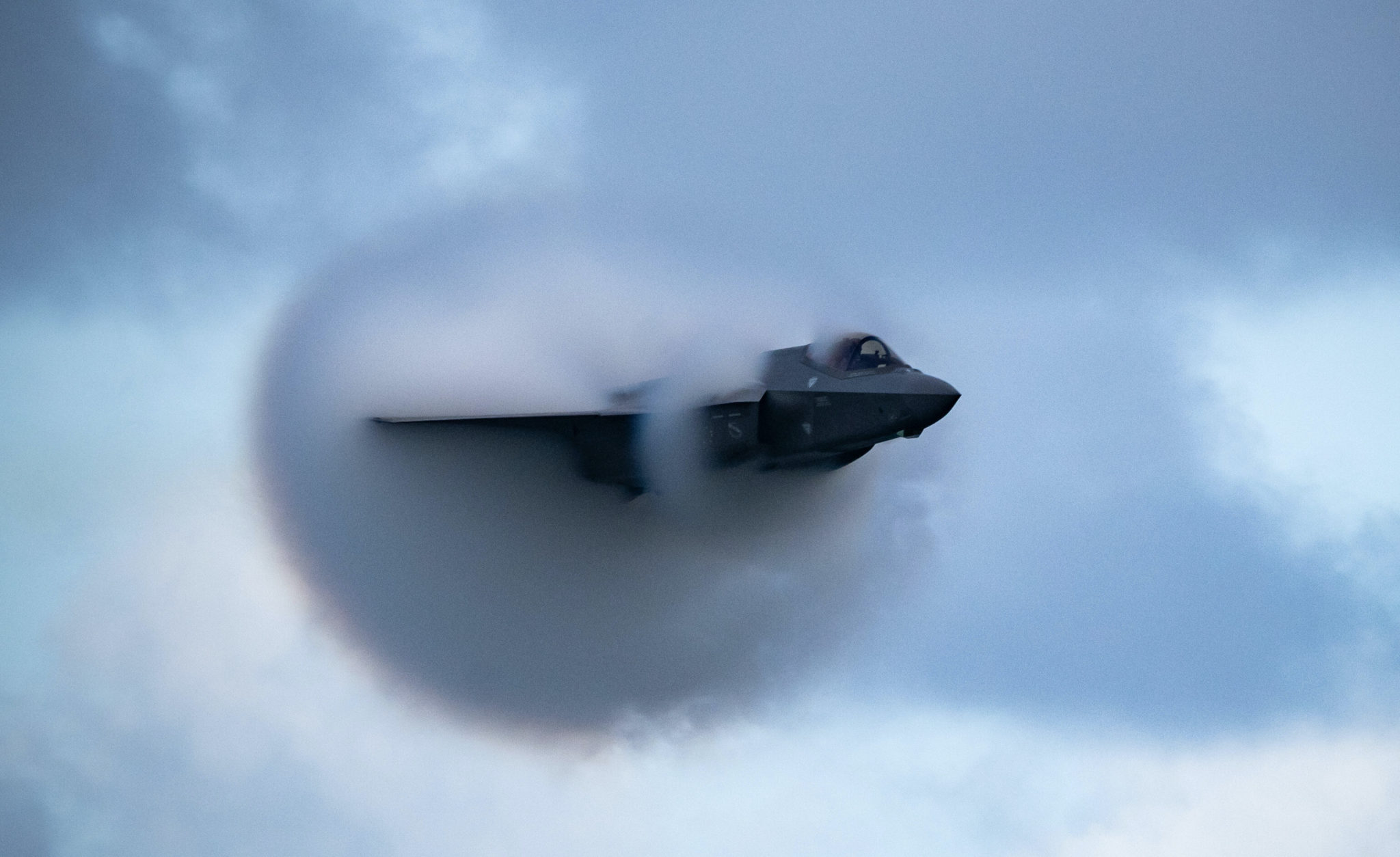 杭州上空出现六次巨响,或是音爆,中国第六代战机试飞发出的吗?