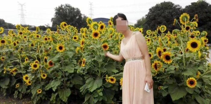 初中生*拍偷**了他的母亲和妹妹并在网上分享，大照片暴露性教育缺失