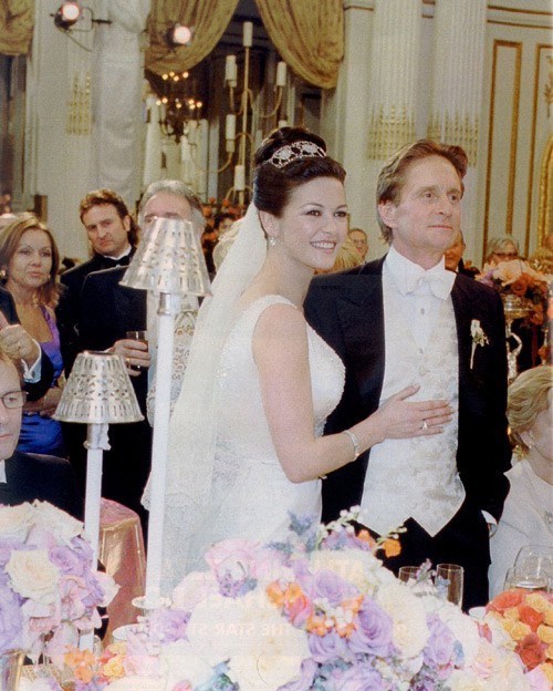 泽塔琼斯结婚照片,泽塔琼斯晒儿女合影