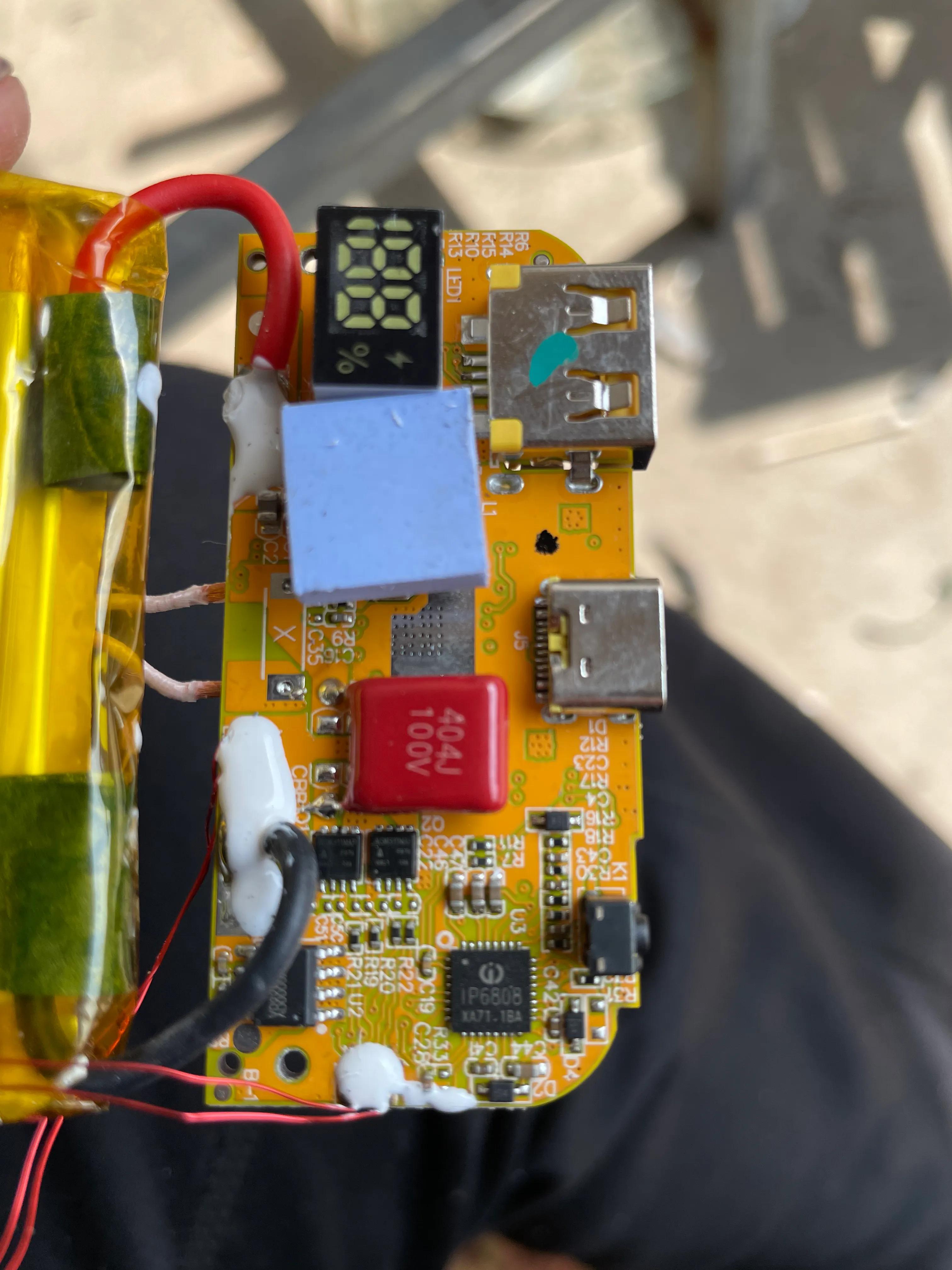 品胜led充电宝无损拆解,品胜磁吸充电宝外壳完整拆解图