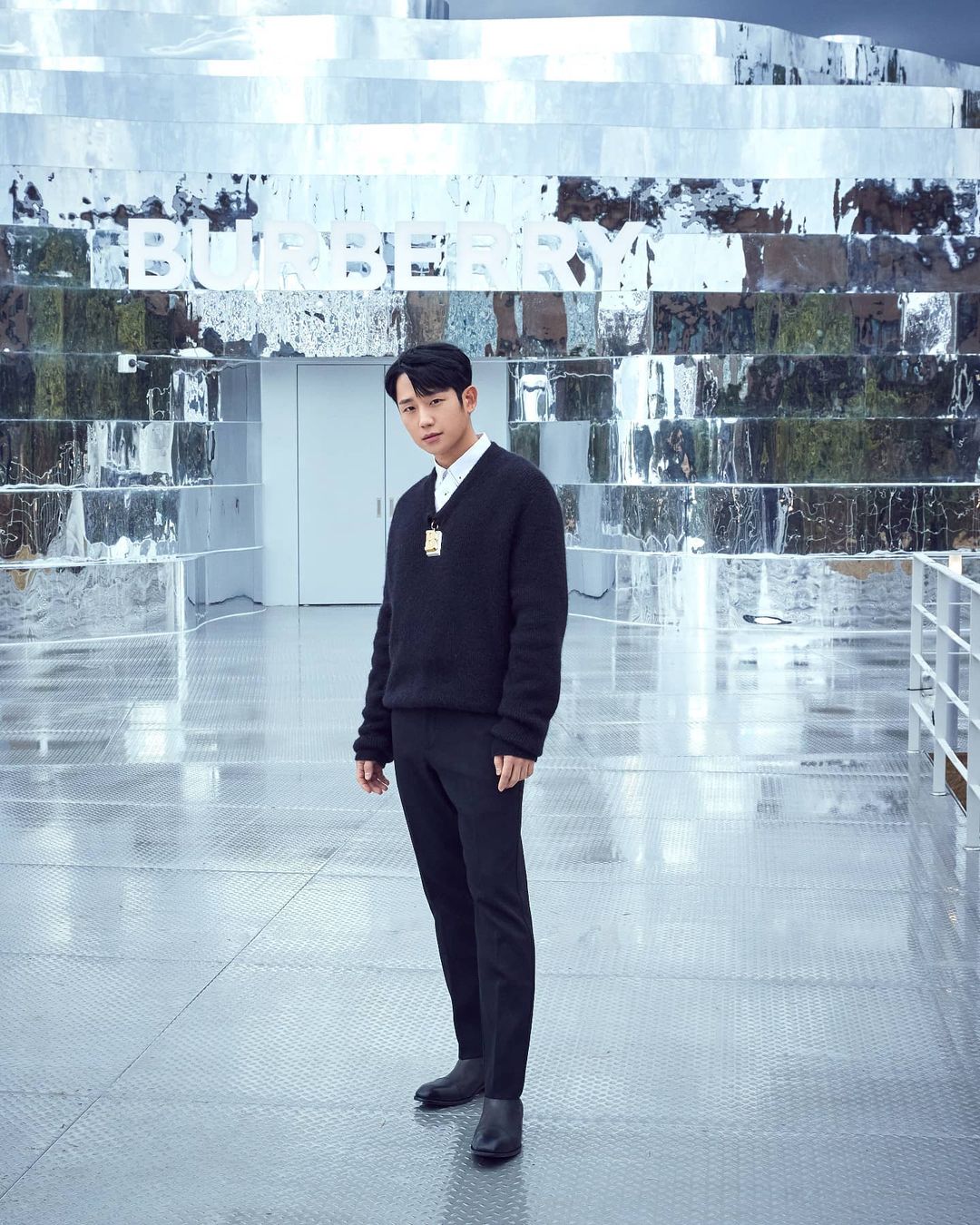 丁海寅半之半穿搭,丁海寅西装搭毛衣