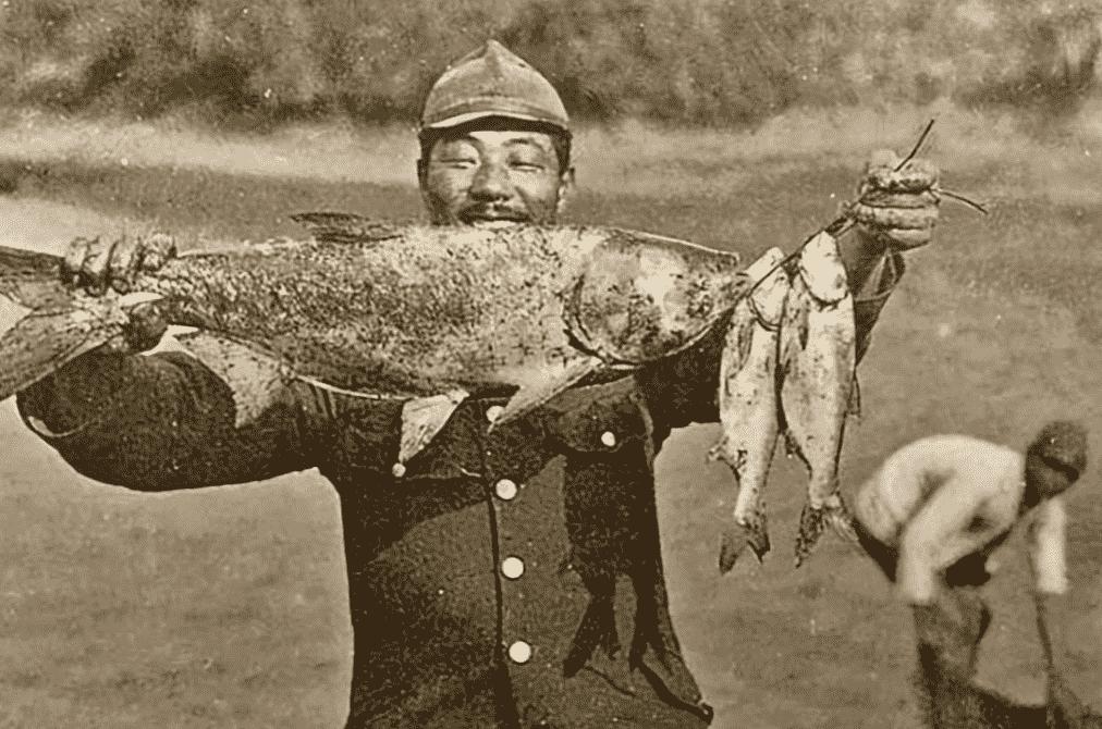 日军日记：*安妇慰**不服从管教，我很愤怒，用*刀刺**插入她的*体下**