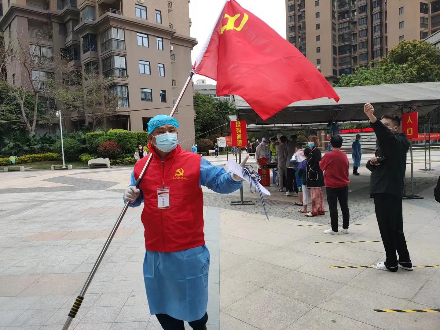 用我们的脚步迎来清晨第一缕阳光,迎接清晨第一道曙光是什么歌