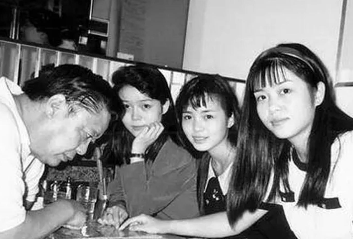 主持人朱迅哽咽痛哭,主持人朱迅和婆婆一起同台