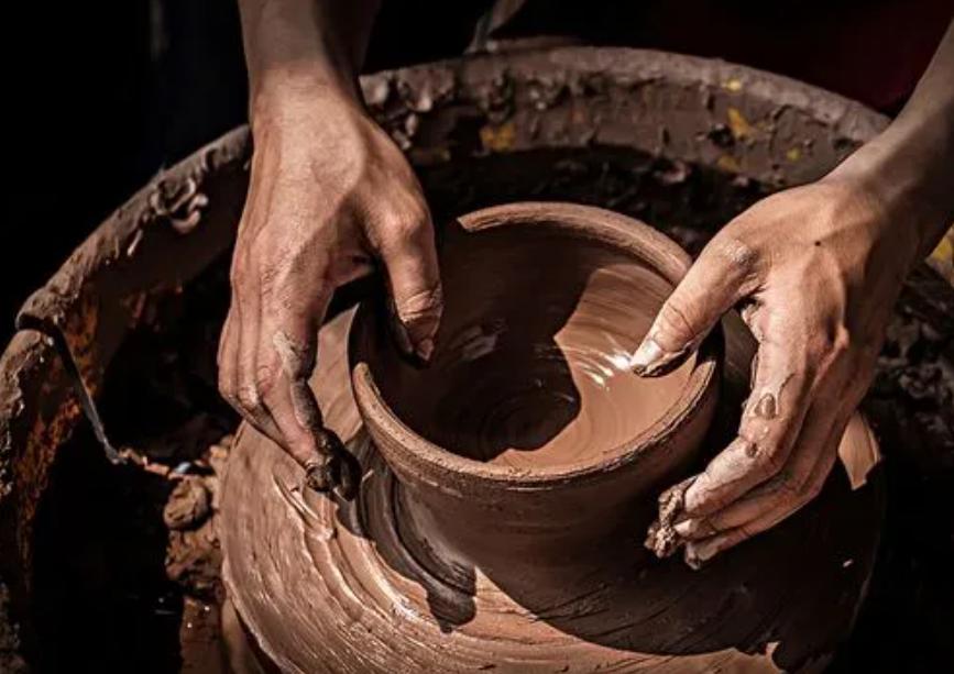 新石器时代早期的陶器大多为黑陶,新石器时代陶器最常见的是什么陶