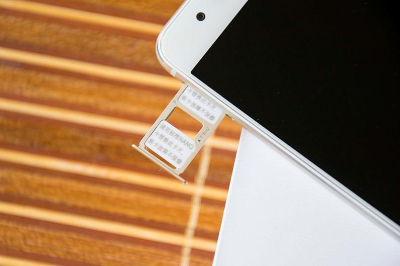 电子怀旧之旅（23）-“花漾”背板的先驱者-华为荣耀8