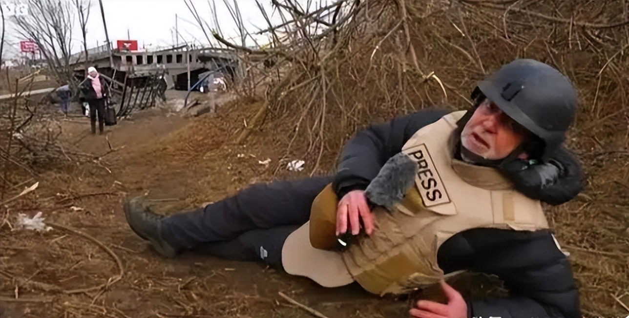 国外犹太人看见纳粹礼后反应,外网评价意大利白人行纳粹礼