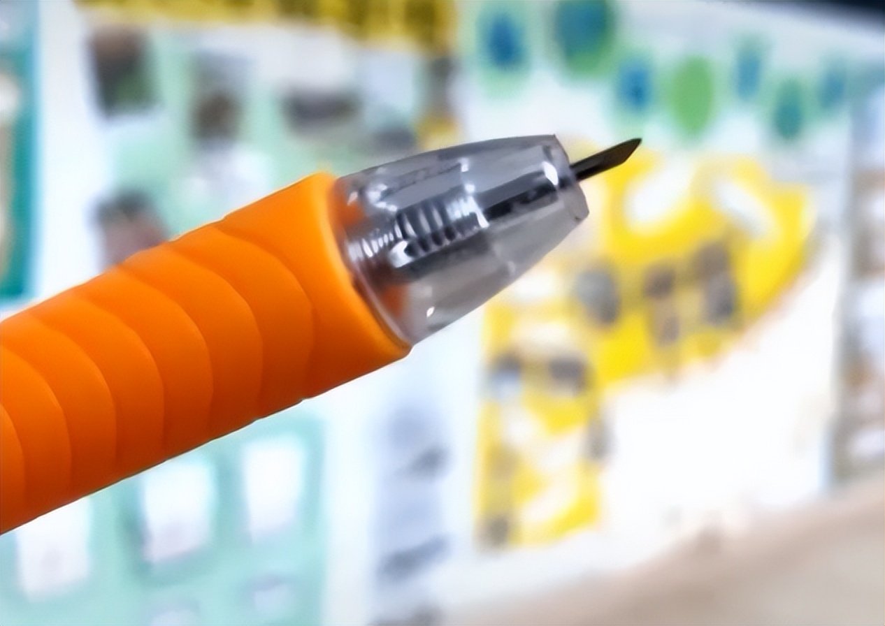 “形似笔，实则刀”，既毒教材曝光之后，毒文具也成为学习隐患