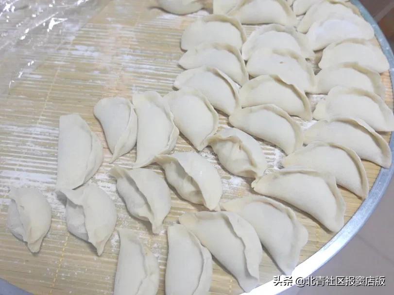 除夕当夜送饺子等新年礼物上门拜年，腾龙家园社区慈善工作总站受到居民“点单”表扬