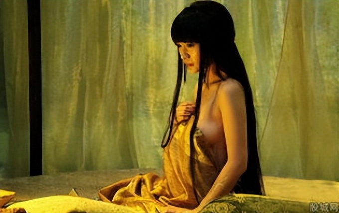 “胸前有料”柳岩：因伴娘门身败名裂，得罪陈凯歌被王思聪骂无脑