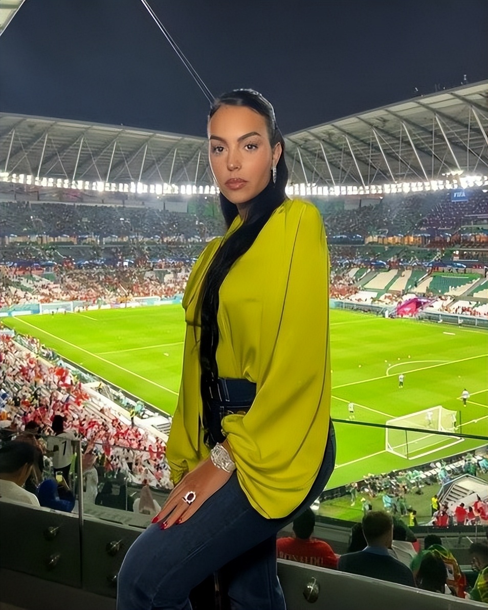 c罗和卡戴珊姐妹,c罗女友生了几个孩子