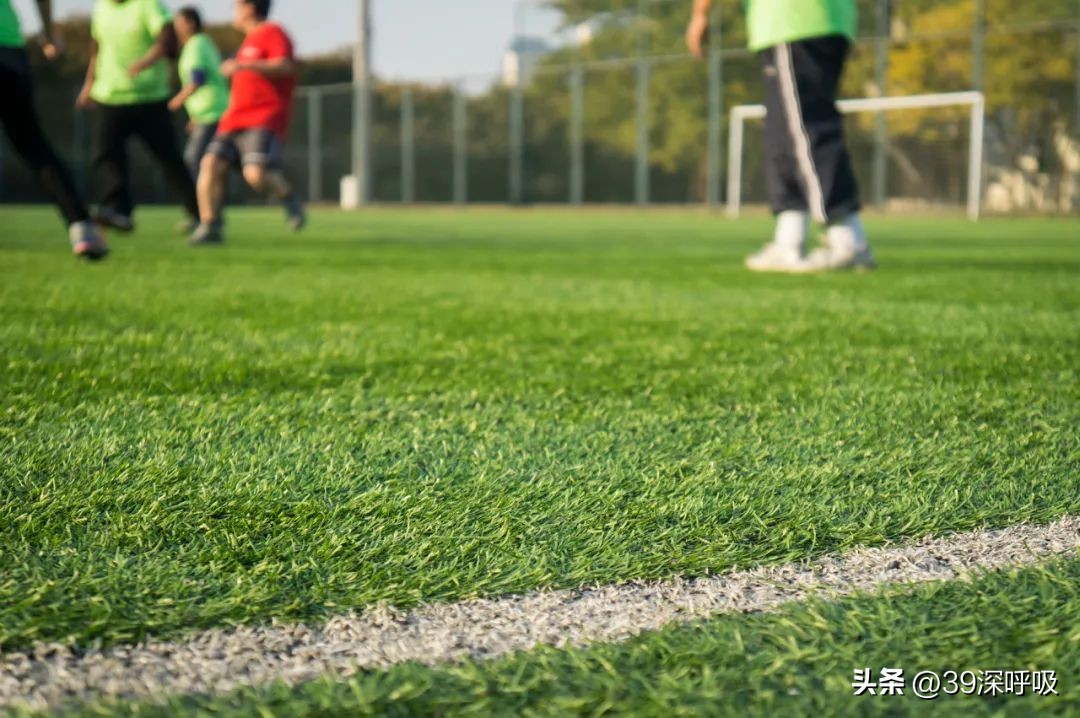 日本第二个进球已经出界了,日本队最后一球犯规了吗