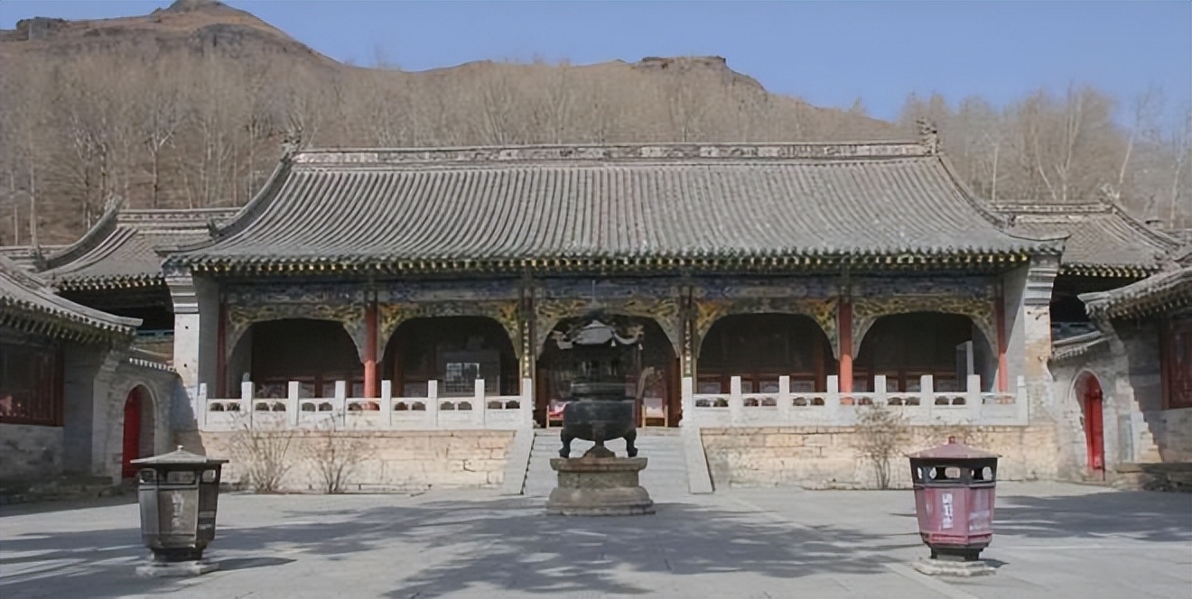 五台山一日游黛螺顶和五爷庙,来到五台山景区佛华山庄五爷庙