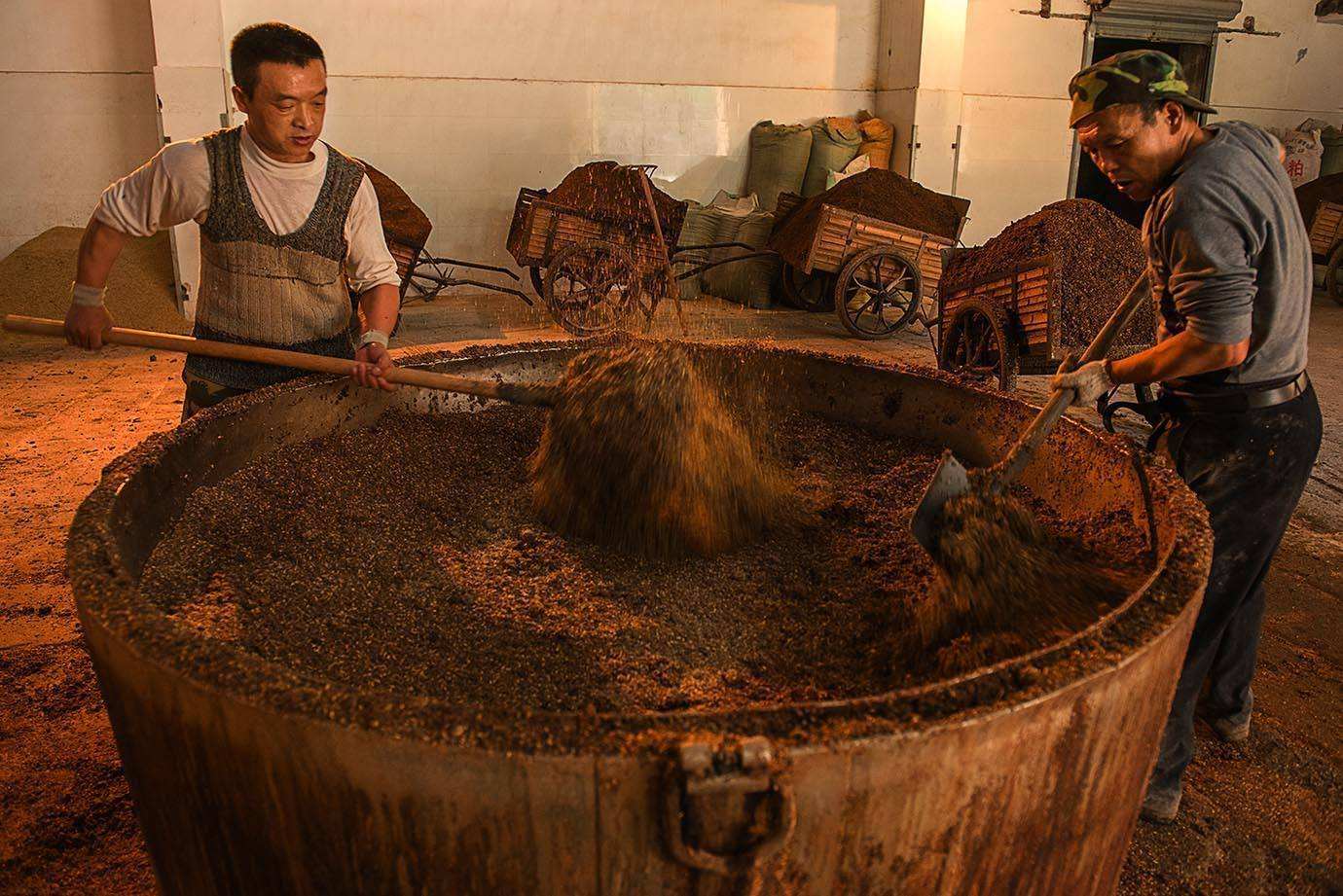 酱香型白酒酿造工艺高清短视频,清香型白酒酱香型白酒酿造工艺