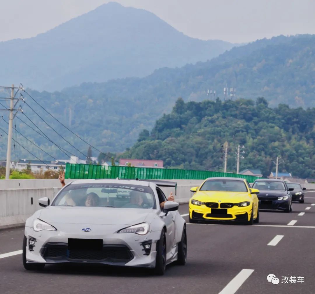 宽体竞技风斯巴鲁BRZ,玩着玩着玩出了一家改装店?