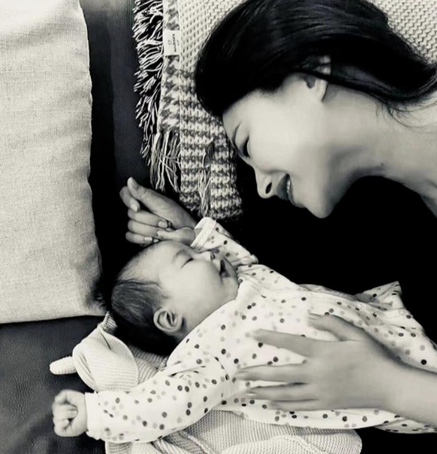 八位已经生过孩子的女明星,十位女明星生下双胞胎母子照片