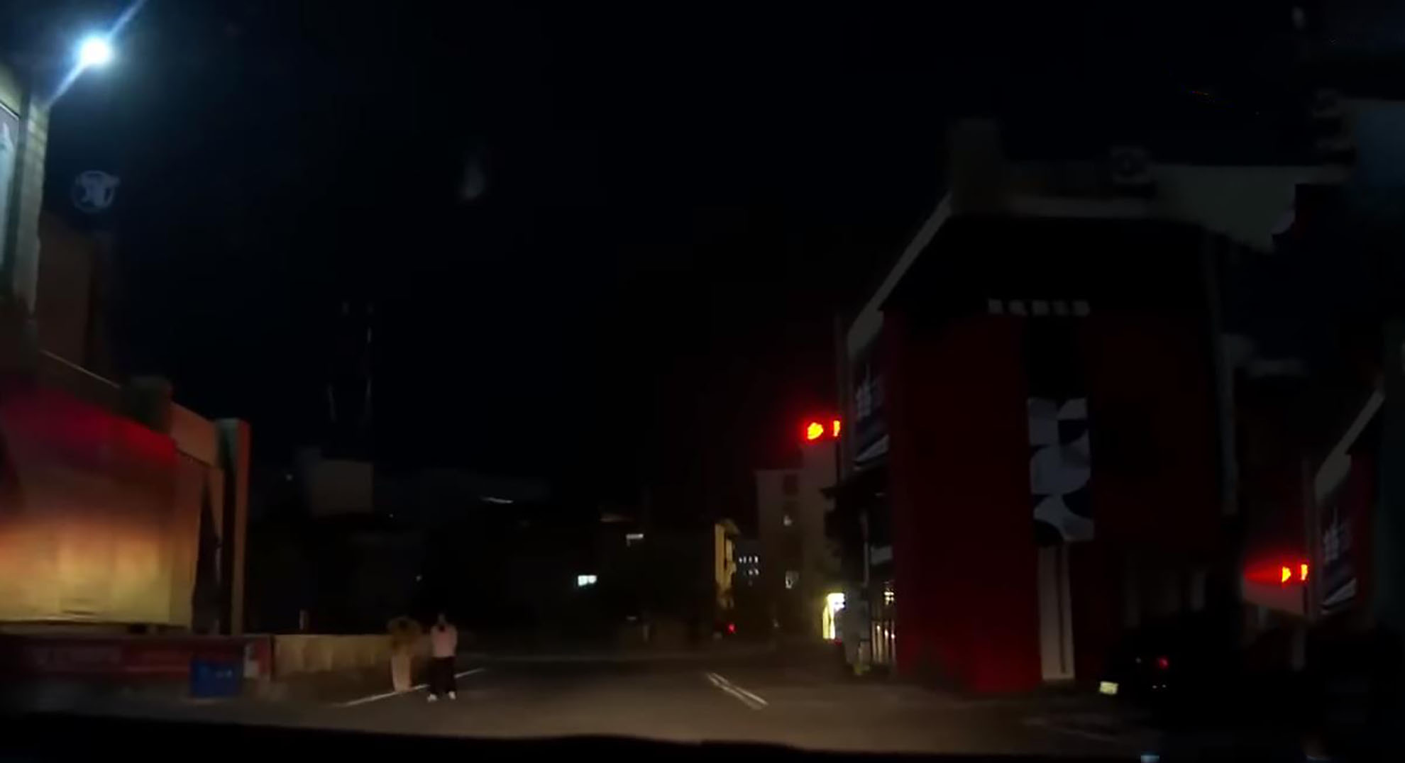 丈夫投资失败妻子摆摊还债,丈夫向妻子娘家借钱创业