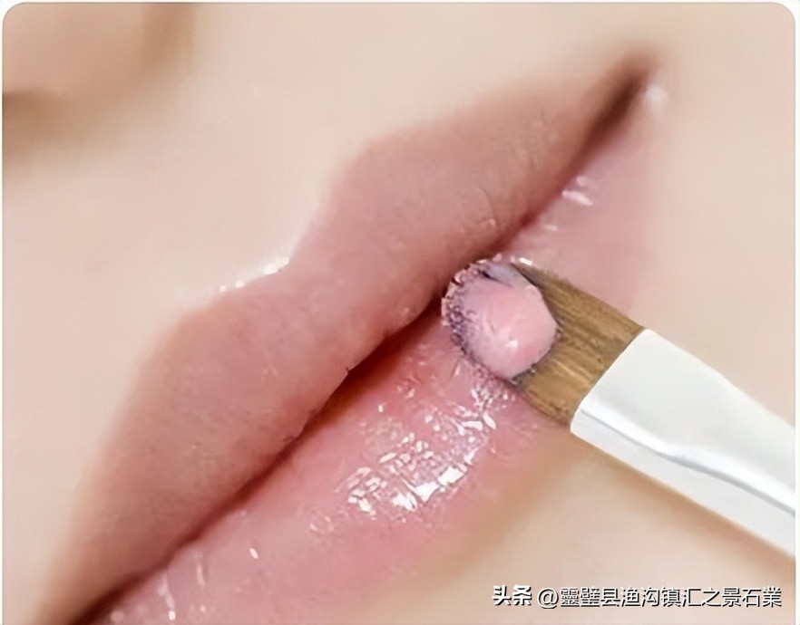 中年女性涂口红和不涂口红,中年女人不要浓妆艳抹