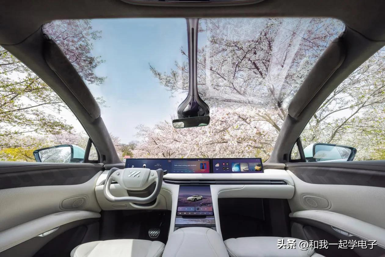 30万买纯电SUV还在看ModelY？蝉联销冠的智己LS7了解一下！