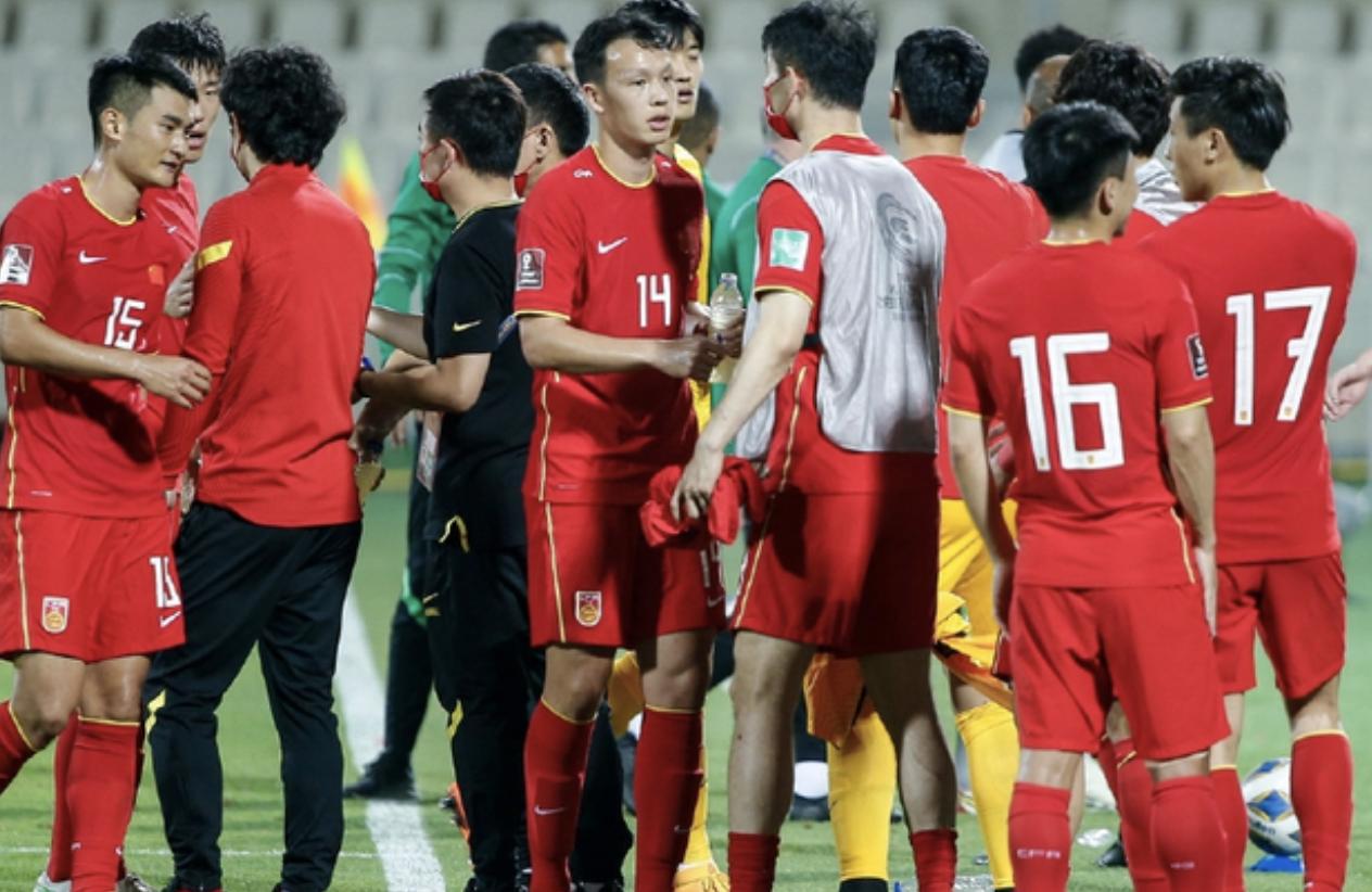 男足回国被拒绝接待的后续处理,国足108人包机