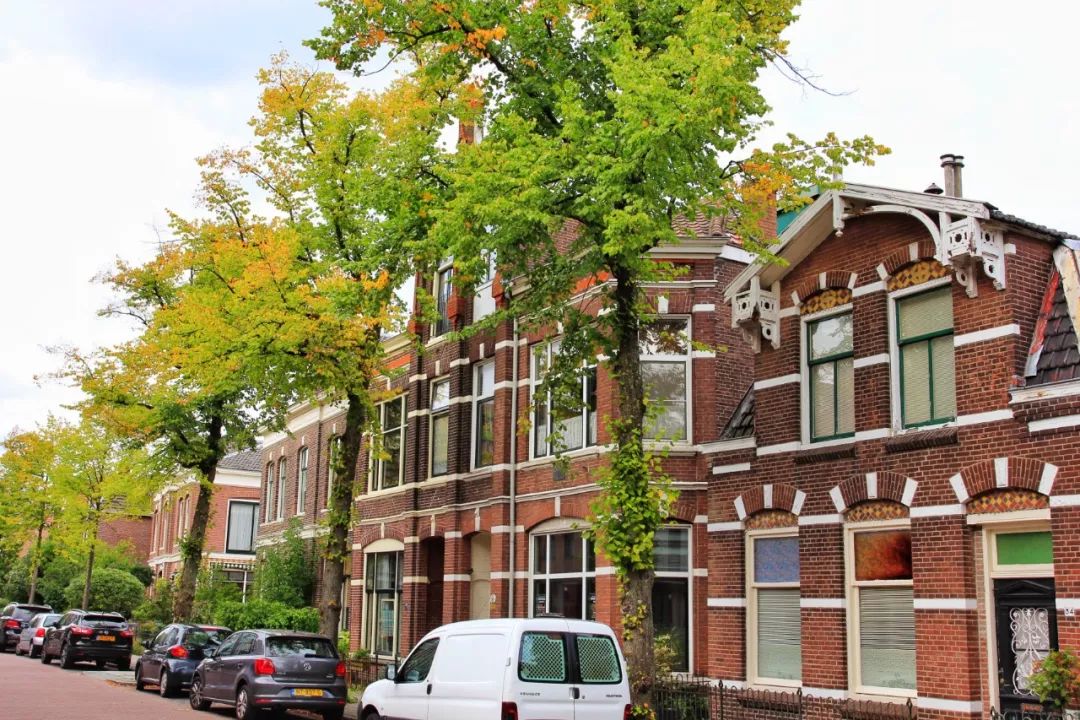 开车去欧洲第23集:在阿姆斯特丹*灯区红**,2名荷兰壮汉挑衅被我怼