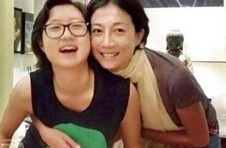 “异类”星二代，顶着父母光环却不务正业，违法被捕、同性结婚