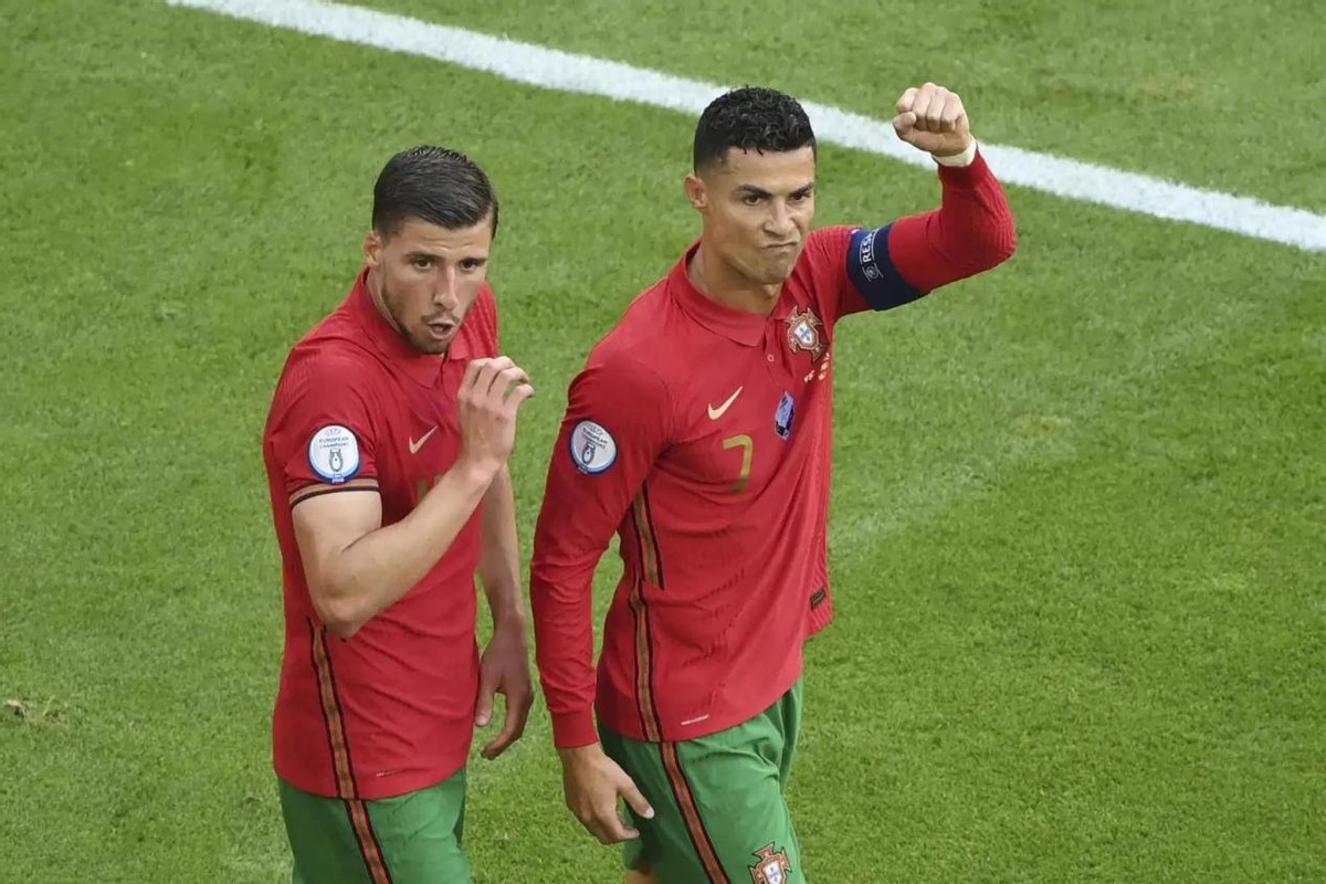 国家队c罗欧洲杯,c罗再创神迹国家队迎百场胜利