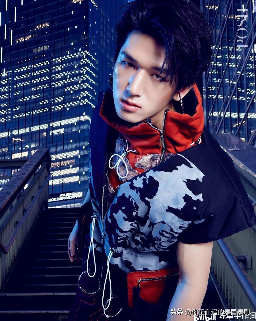 泰剧巨龙之爱MosPanuwat和BankMontop新杂志:元宇宙少年龙月臣服