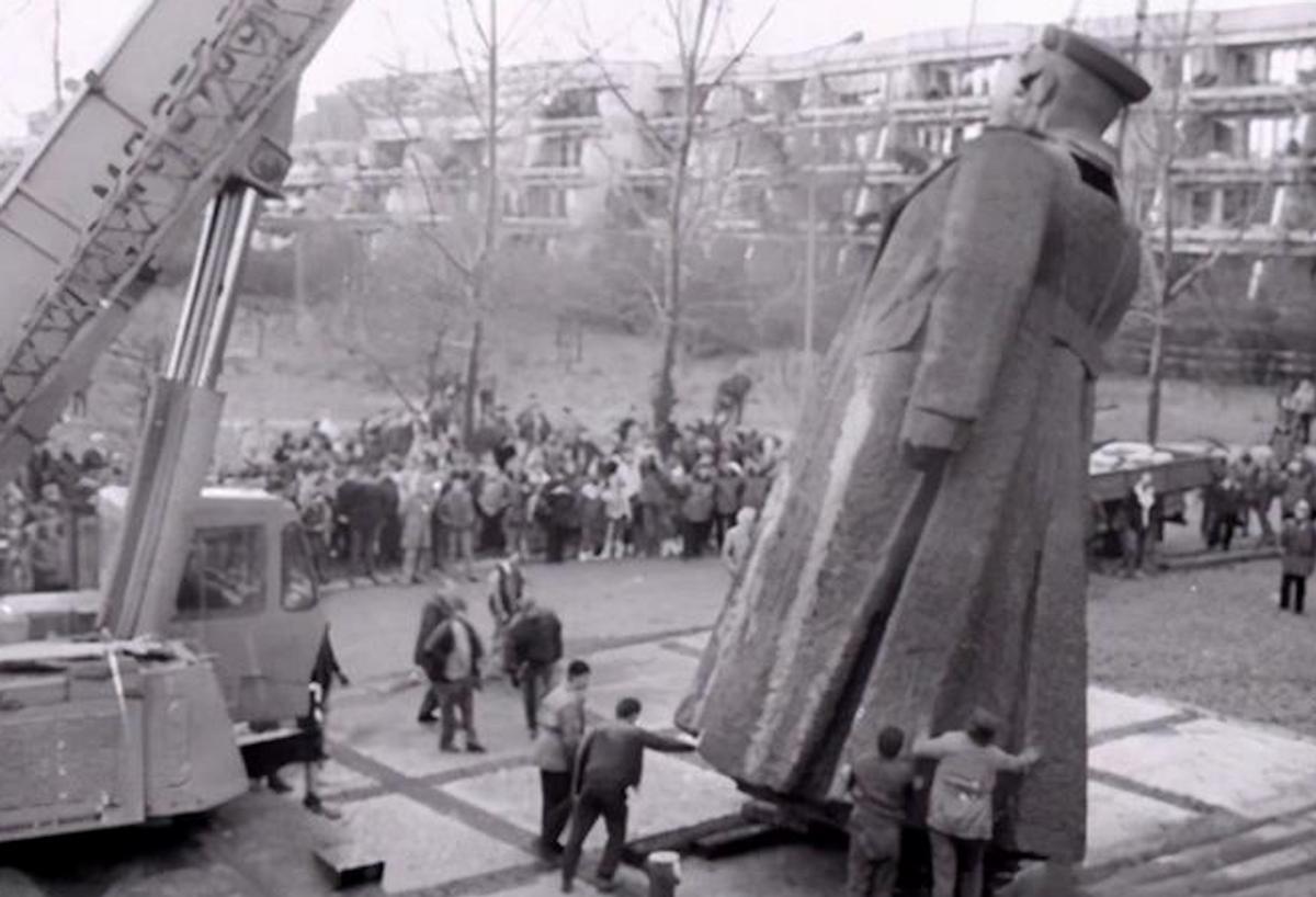 捷克和斯洛伐克什么时候分裂,前捷克斯洛伐克分裂为哪两个国家