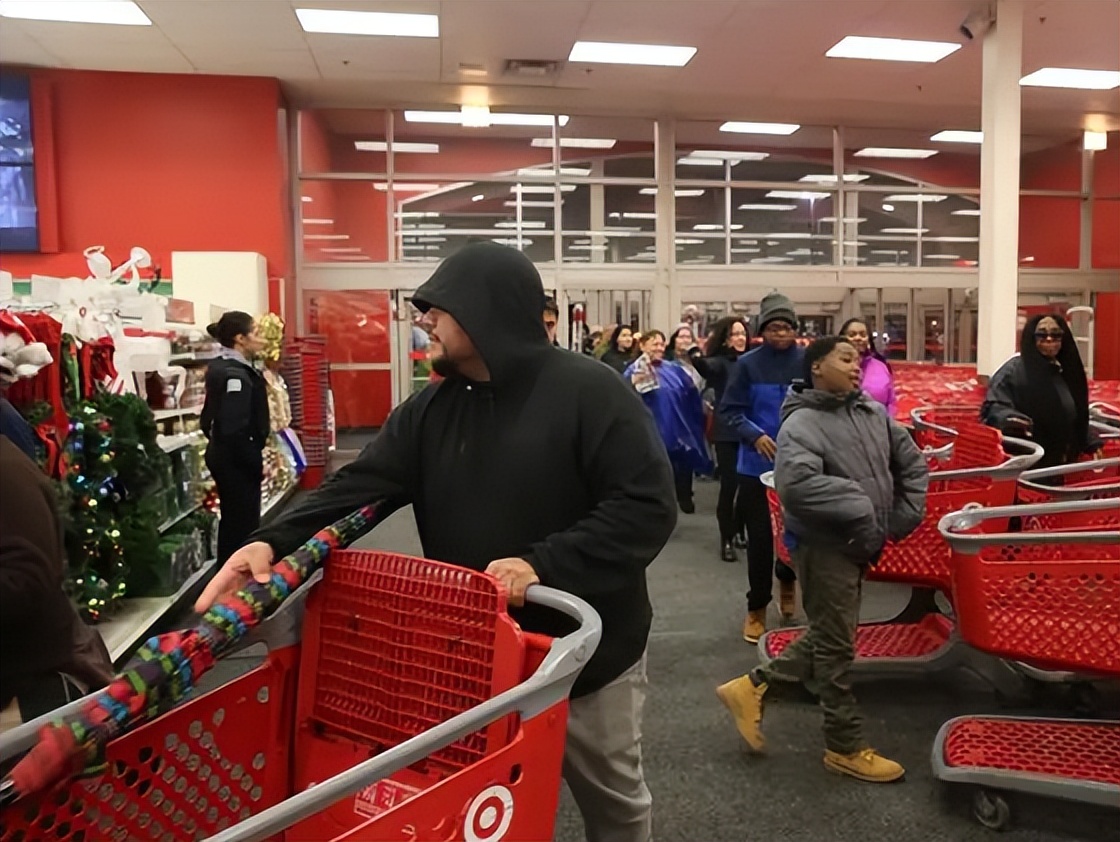 美国零元购属于偷不属于抢劫,美国零元购百货店被抢劫