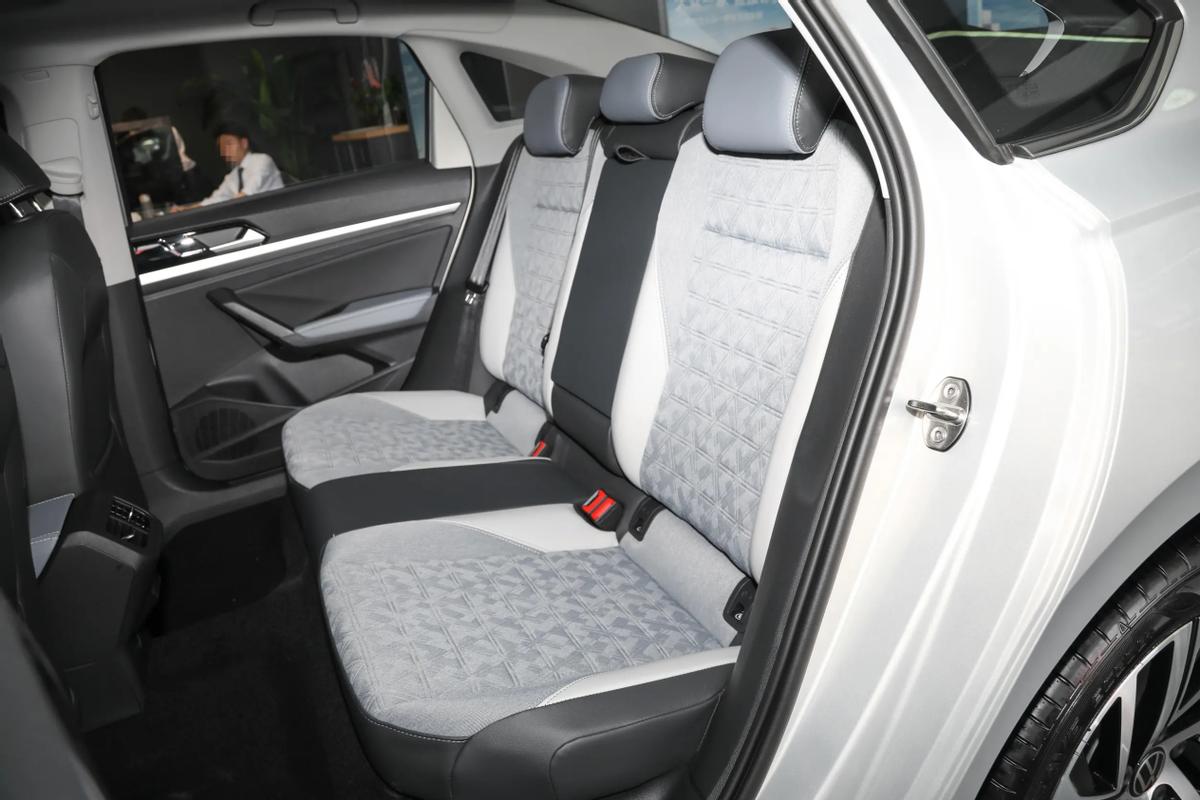 2023款朗逸和2022款朗逸哪个好,上汽大众朗逸2023款实拍