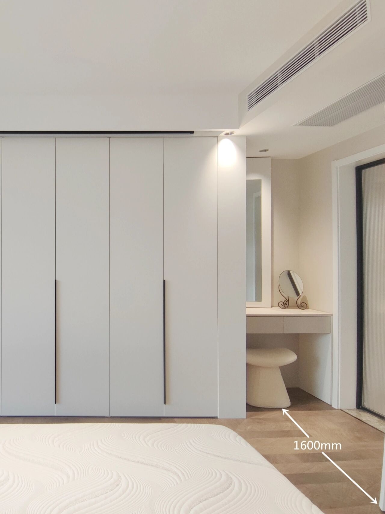 实用的几款家居设计,房间靠墙窄边柜设计